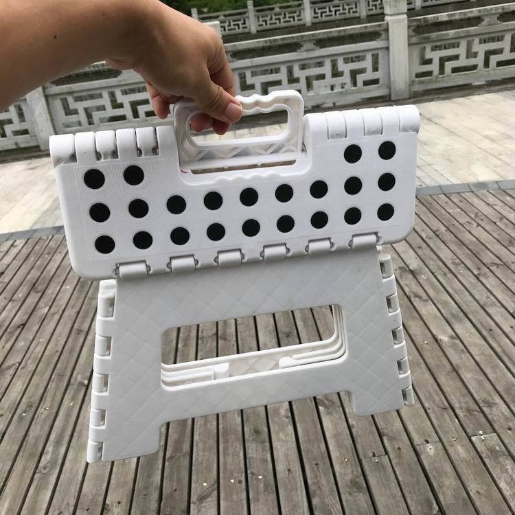 Thickened plastic folding stools, small children's stools, portable indoor and outdoor small stools, bathroom folding stools.
