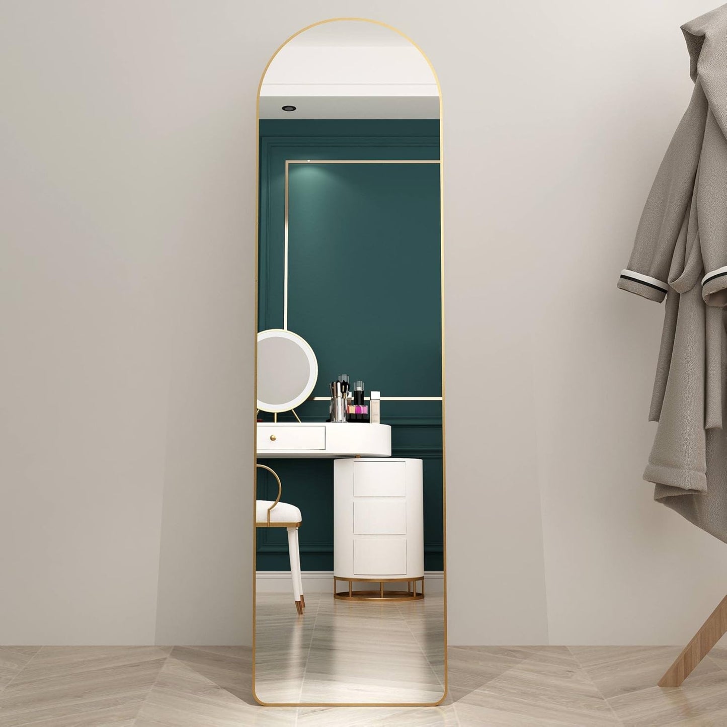 Simple arched full - length floor - standing dressing mirrors for clothing stores and household use