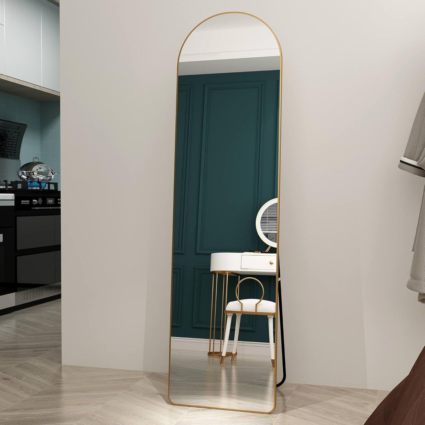 Simple arched full - length floor - standing dressing mirrors for clothing stores and household use